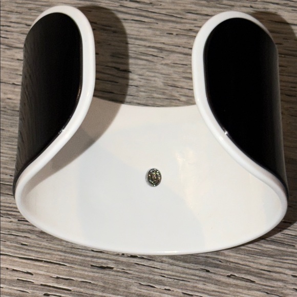 CHANEL Costume Jewelry Black and White Resin CC Logo Cuff - Picture 5 of 6